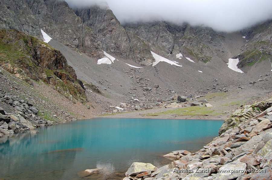 11 Finalmente nella conca che ospita il lago.JPG